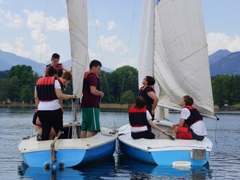 Schüler beim Segeln