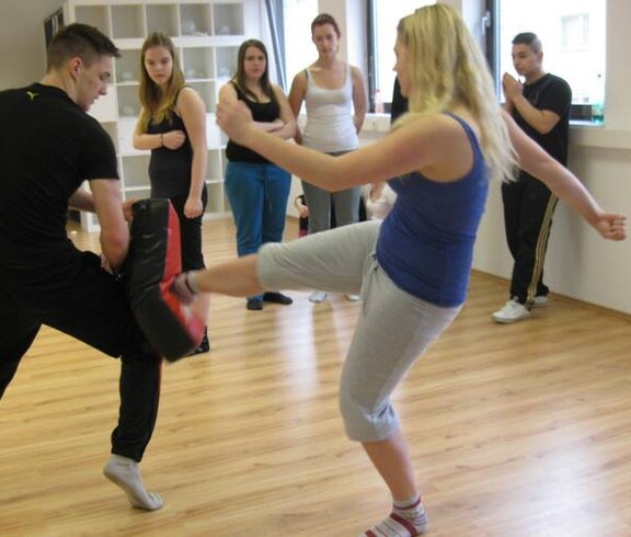 Kick gegen den Polster