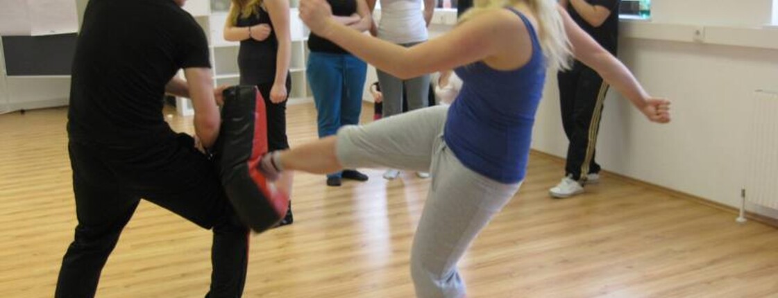 Kick gegen den Polster